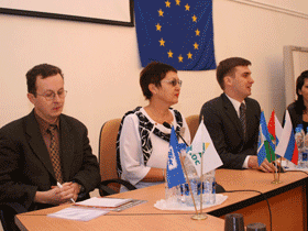 Семинар в Тюмени по проблемам независимости СМИ. Фото Евгения Шарова, Каспаров.Ru Семинар в Тюмени по проблемам независимости СМИ. Фото Евгения Шарова, Каспаров.Ru