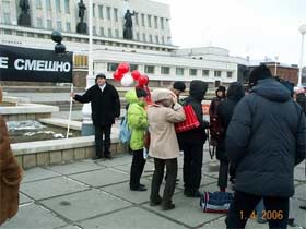 Пикет "Не смешно". Фото Каспаров.Ru (c) Пикет "Не смешно". Фото Каспаров.Ru (c)