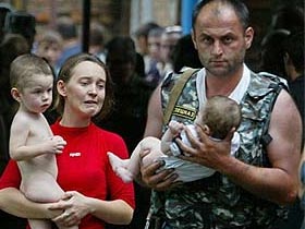 Жертвы Беслана. Фото с сайта www.mignews.com Жертвы Беслана. Фото с сайта www.mignews.com