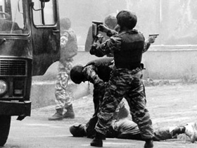 Налоговая полиция в работе. Фото с сайта yabloko.ru Налоговая полиция в работе. Фото с сайта yabloko.ru