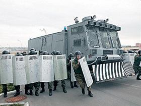 Учения ОМОНа. Фото с сайта "Итоги" (С) Учения ОМОНа. Фото с сайта "Итоги" (С)