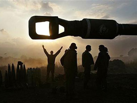 Израильские солдаты ликуют в Баальбеке. Фото с сайта ua.ura-inform.com (с) Израильские солдаты ликуют в Баальбеке. Фото с сайта ua.ura-inform.com (с)