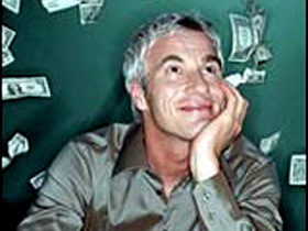 Человек и рубли. Фото с сайта prime-tass.ru (с) Человек и рубли. Фото с сайта prime-tass.ru (с)