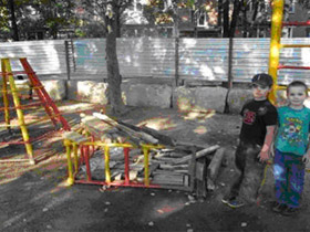 Дети на месте застройки в Очаково. Фото: Каспаров.Ru Дети на месте застройки в Очаково. Фото: Каспаров.Ru