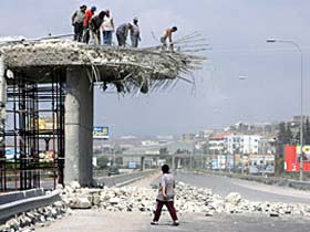 Дорога в Ливане. Фото Reuters (c) Дорога в Ливане. Фото Reuters (c)