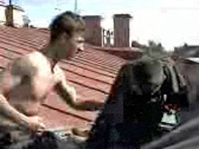 Дедовщина в "голубой дивизии". Кадр Newsru.com Дедовщина в "голубой дивизии". Кадр Newsru.com