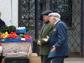 Пенсионеры. Фото с сайта www.photo.tlt.ru