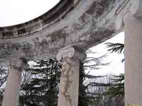 Колонны. Фото с сайта album.fotosochi.ru Колонны. Фото с сайта album.fotosochi.ru