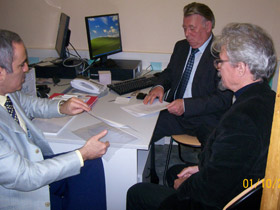 Эдуард Лимонов и Гарри Каспаров в ЦИКе. Фото: Г. Саркисян Эдуард Лимонов и Гарри Каспаров в ЦИКе. Фото: Г. Саркисян