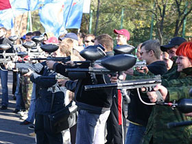 Спортивно-политический пейнтбол МГЕР. Фото: блог Майи Шалуновой Спортивно-политический пейнтбол МГЕР. Фото: блог Майи Шалуновой