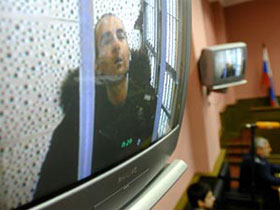 Василий Алексанян за решеткой. Фото с сайта www.gazeta.ru