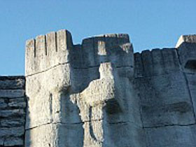 Барельеф памяти Эстляндской трудовой коммуны. Фото: mk.ru Барельеф памяти Эстляндской трудовой коммуны. Фото: mk.ru