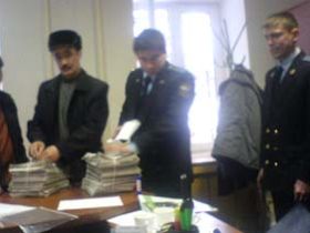 Судебные приставы в редакции газеты "За местное самоуправление". Фото Роберта Загреева/Собкор®ru. Судебные приставы в редакции газеты "За местное самоуправление". Фото Роберта Загреева/Собкор®ru.