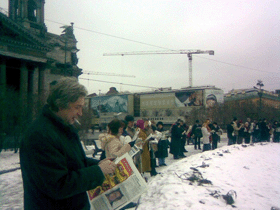 Флэш-моб в защиту Резника. Фото: kaplia-v-more.livejournal.com Флэш-моб в защиту Резника. Фото: kaplia-v-more.livejournal.com