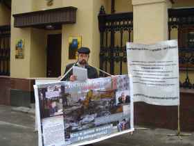 Одиночный пикет в защиту парка "Лосиный остров". Фото А. Демской для Собкор®ru. Одиночный пикет в защиту парка "Лосиный остров". Фото А. Демской для Собкор®ru.