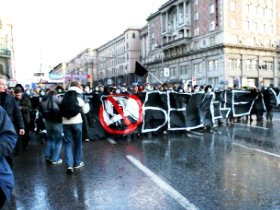 Марш неформалов по Тверской 18/04/2008 (фото streetsmedia.livejournal.com) Марш неформалов по Тверской 18/04/2008 (фото streetsmedia.livejournal.com)
