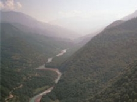 Кодорское ущелье. Фото с сайта www.sav.bz Кодорское ущелье. Фото с сайта www.sav.bz