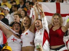 Английские болельщицы. Фото с сайта davesfootballblog.com Английские болельщицы. Фото с сайта davesfootballblog.com