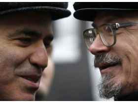 Каспаров и Лимонов. Фото с cache.daylife.com Каспаров и Лимонов. Фото с cache.daylife.com