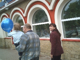 Ребенок своздушным шаром "Мы свободны". Фото: Иван Измайлов Ребенок своздушным шаром "Мы свободны". Фото: Иван Измайлов