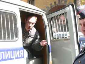 Задержание лидера "Коммунистов Петербурга". Фото с www.kplo.ru Задержание лидера "Коммунистов Петербурга". Фото с www.kplo.ru