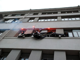 Захват нацболами здания РЖД Захват нацболами здания РЖД