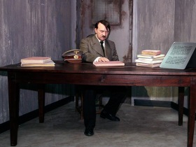 Восковая фигура Адольфа Гитлера в Берлине. Фото: с сайта drugoi.livejournal.com Восковая фигура Адольфа Гитлера в Берлине. Фото: с сайта drugoi.livejournal.com