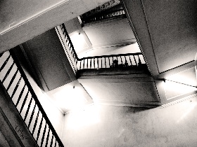 Лестничная клетка. Фото с сайта: www.lifeisphoto.ru Лестничная клетка. Фото с сайта: www.lifeisphoto.ru