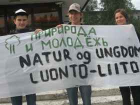 Акция экологов в Апатитах. Фото с pim.org.ru Акция экологов в Апатитах. Фото с pim.org.ru