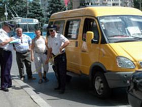 Маршрутки. Фото Игоря Гольдберга, Каспаров.Ru Маршрутки. Фото Игоря Гольдберга, Каспаров.Ru