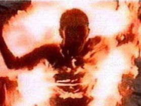 Самосожжение, фото с сайта justmedia.ru