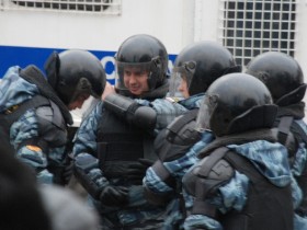 ОМОН на "Марше несогласных" в Москве 14 декабря 2008 года. Фото Собкор®ru. ОМОН на "Марше несогласных" в Москве 14 декабря 2008 года. Фото Собкор®ru.