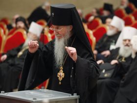 Ахиерейский Собор, фото http://www.sobor2009.ru Ахиерейский Собор, фото http://www.sobor2009.ru