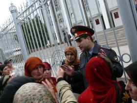 Выселение больницы в Дагестане. Фото с сайта http://www.kavkaz-uzel.ru/ Выселение больницы в Дагестане. Фото с сайта http://www.kavkaz-uzel.ru/