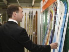 Медведев и лыжи. Фото: www.rian.ru Медведев и лыжи. Фото: www.rian.ru