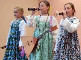 Поют дети. Фото: Виктор Шамаев, Каспаров.Ru Поют дети. Фото: Виктор Шамаев, Каспаров.Ru