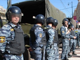 Сотрудники ОМОНа. Фото Каспарова.Ru. Сотрудники ОМОНа. Фото Каспарова.Ru.