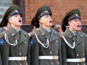 Солдаты. Фото: Виктор Надеждин, Каспаров.Ru Солдаты. Фото: Виктор Надеждин, Каспаров.Ru