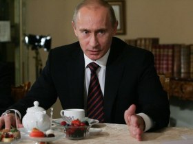 Владимир Путин на встрече с российскими писателями. Фото с сайта daylife.com Владимир Путин на встрече с российскими писателями. Фото с сайта daylife.com