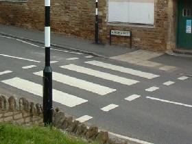 Пешеходный переход. Фото с сайта: www.5koleso.ru Пешеходный переход. Фото с сайта: www.5koleso.ru