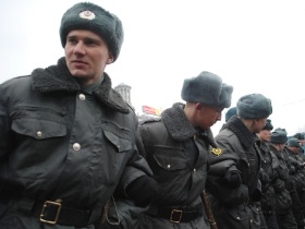 Оцепление на Пушкинской площади 20 марта 2010 года. Фото Анастасии Петровой/Каспаров.Ru. Оцепление на Пушкинской площади 20 марта 2010 года. Фото Анастасии Петровой/Каспаров.Ru.