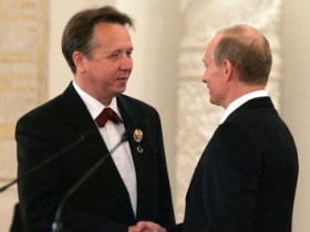 Известный пианист и дирижер Михаил Плетнев. Фото с сайта peoples.ru Известный пианист и дирижер Михаил Плетнев. Фото с сайта peoples.ru