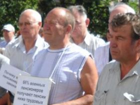 Офицеры на пикете, фото Михаила Деева, для Каспарова.Ru Офицеры на пикете, фото Михаила Деева, для Каспарова.Ru