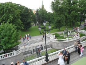 Александровский сад. Фото: igraemsvadbu.com Александровский сад. Фото: igraemsvadbu.com