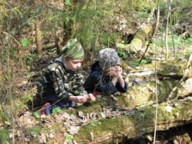 Дети в лесу. Фото с сайта www.download.radiodacha.ru