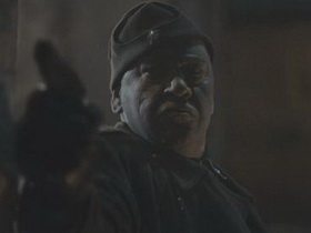 Кадр из фильма "Декабрьская жара" Кадр из фильма "Декабрьская жара"