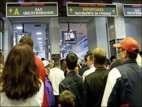 Переполненный зал ожидания в аэропорту. Фото с сайта www.mycityua.com Переполненный зал ожидания в аэропорту. Фото с сайта www.mycityua.com