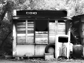 Закрытый ларек. Фото из жж zeppelin5000 Закрытый ларек. Фото из жж zeppelin5000