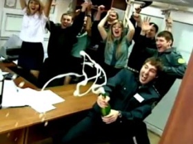 Кадр из видеоролика о владивостокских таможенниках Кадр из видеоролика о владивостокских таможенниках