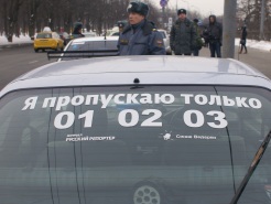 Стикер "Я пропускаю только 01 02 и 03". Фото: Каспаров.Ru Стикер "Я пропускаю только 01 02 и 03". Фото: Каспаров.Ru